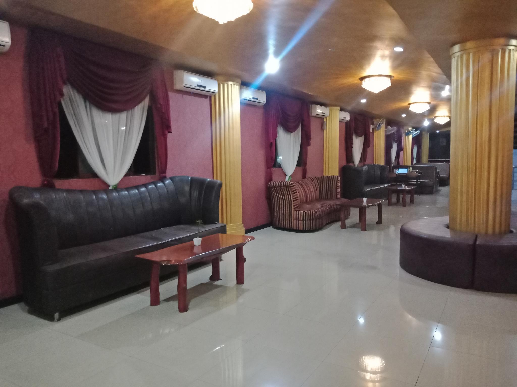 Oyo 2574 Z Suites Hotel Medan Exterior photo
