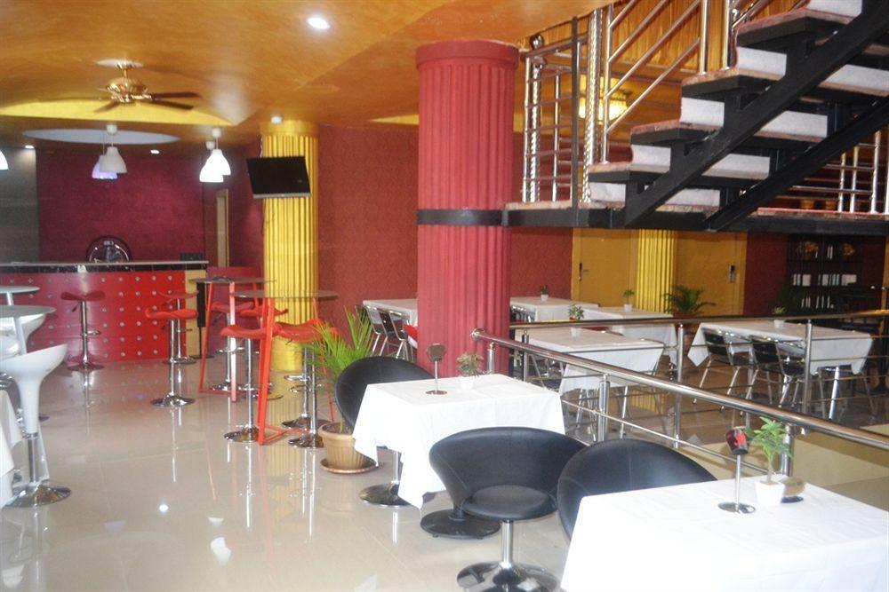 Oyo 2574 Z Suites Hotel Medan Exterior photo