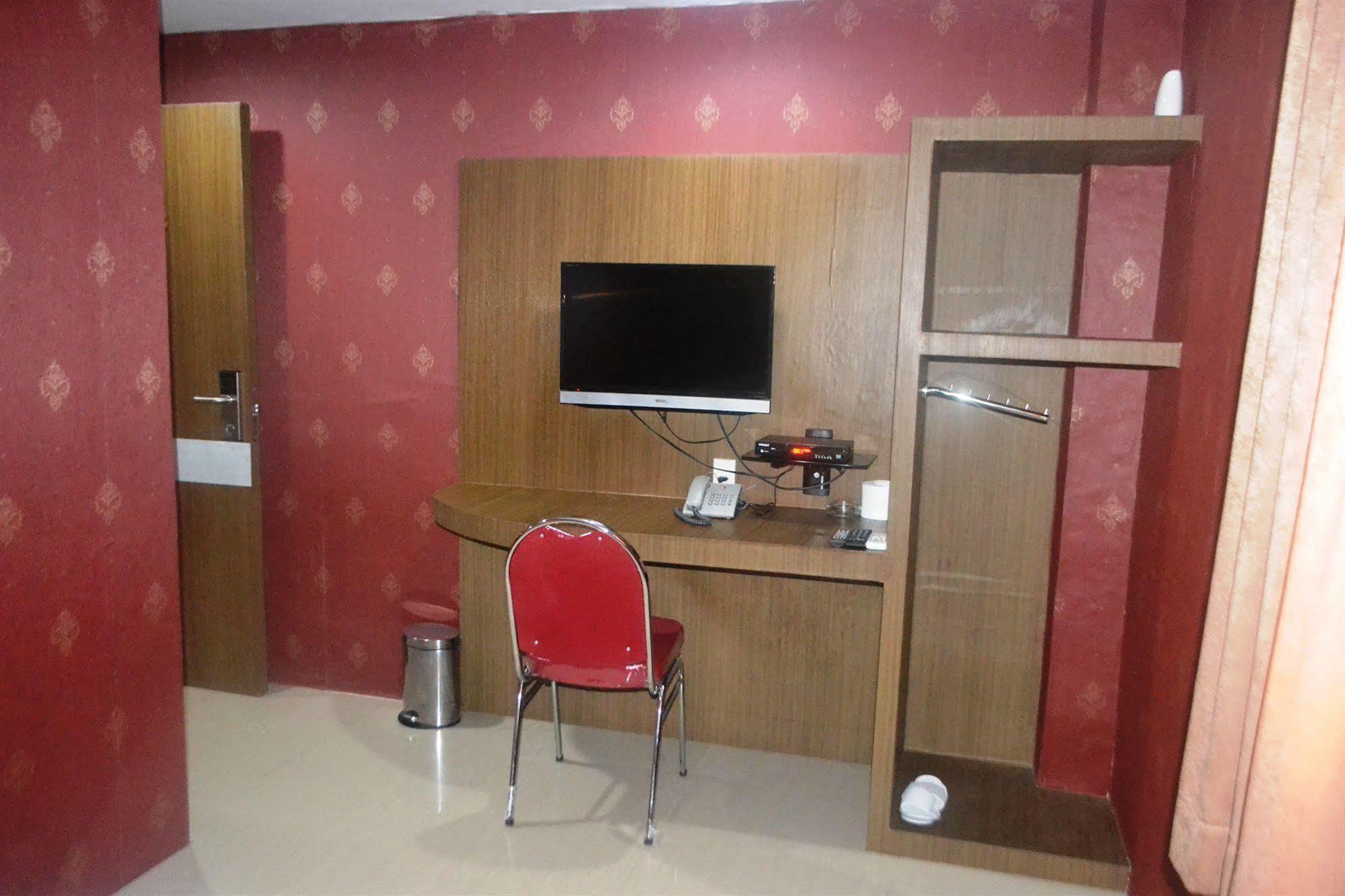Oyo 2574 Z Suites Hotel Medan Exterior photo