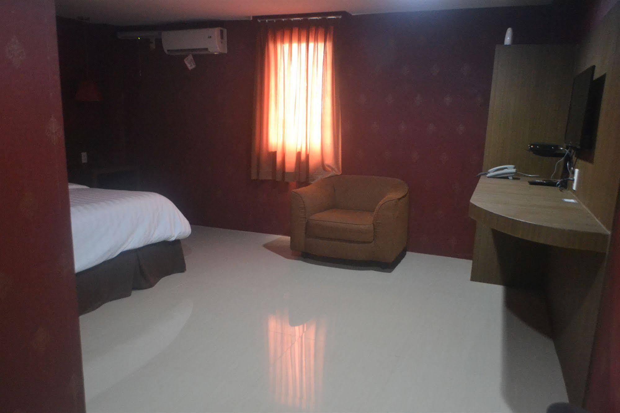 Oyo 2574 Z Suites Hotel Medan Exterior photo